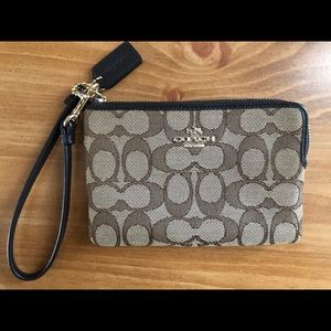 Coach Wristlet like new
